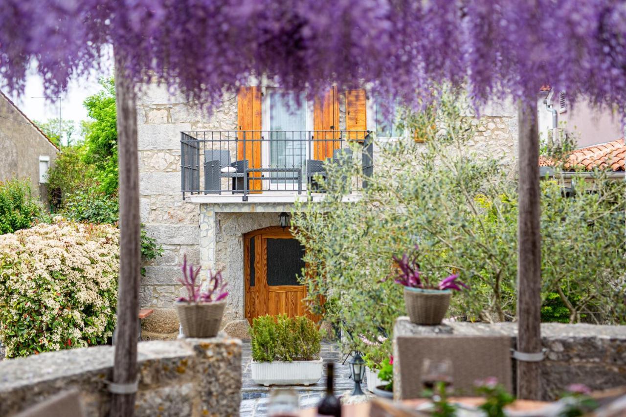 Holiday Home Eredita Milohnici Exterior photo