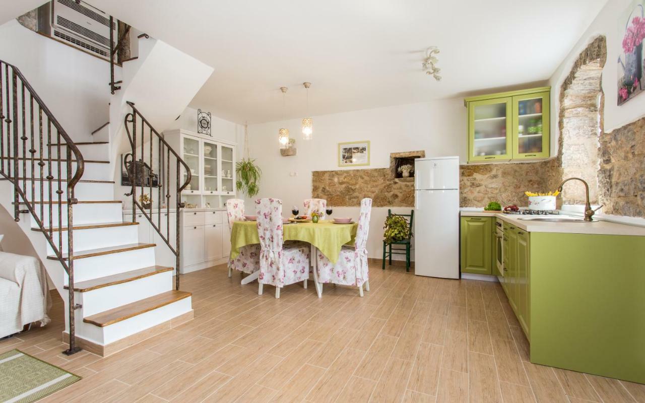Holiday Home Eredita Milohnici Exterior photo